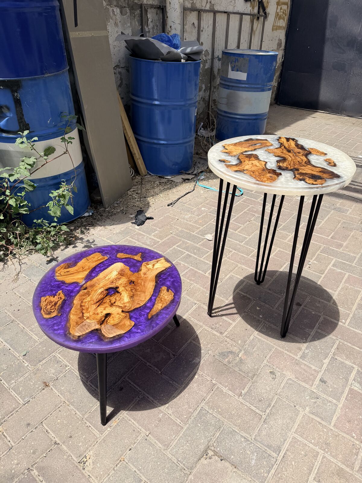 סט שולחנות בגווני סגול וזהב