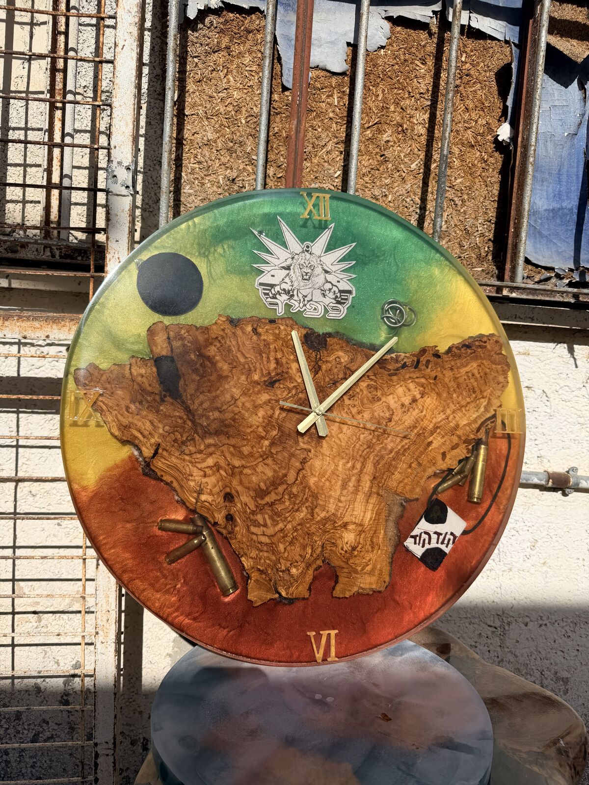שעון קיר אפוקסי צבעוני